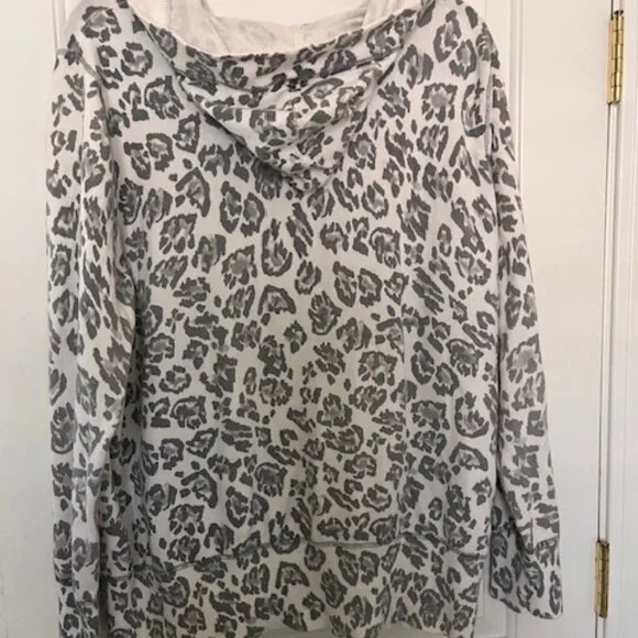 Chico's Zenergy Zip Front Hoodie with pockets Sz 3 XL 16  Grey Cheetah print - Picture 2 of 7